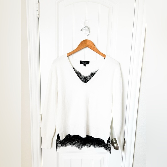 Laundry by Shelli Segal Peep Lace Sweater Size Medium - Picture 1 of 2